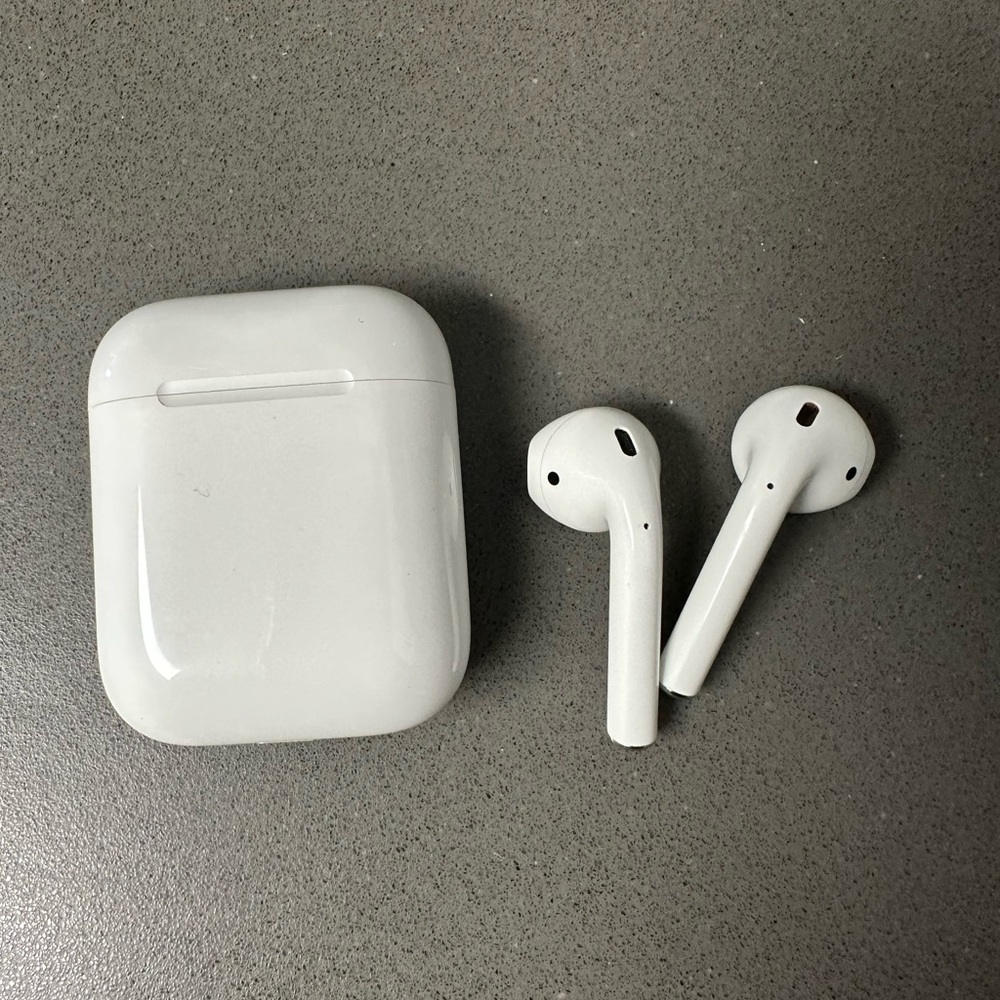 Apple Air Pods with case - 1st Generation